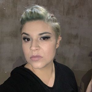 Meet your Posher, Alexandra